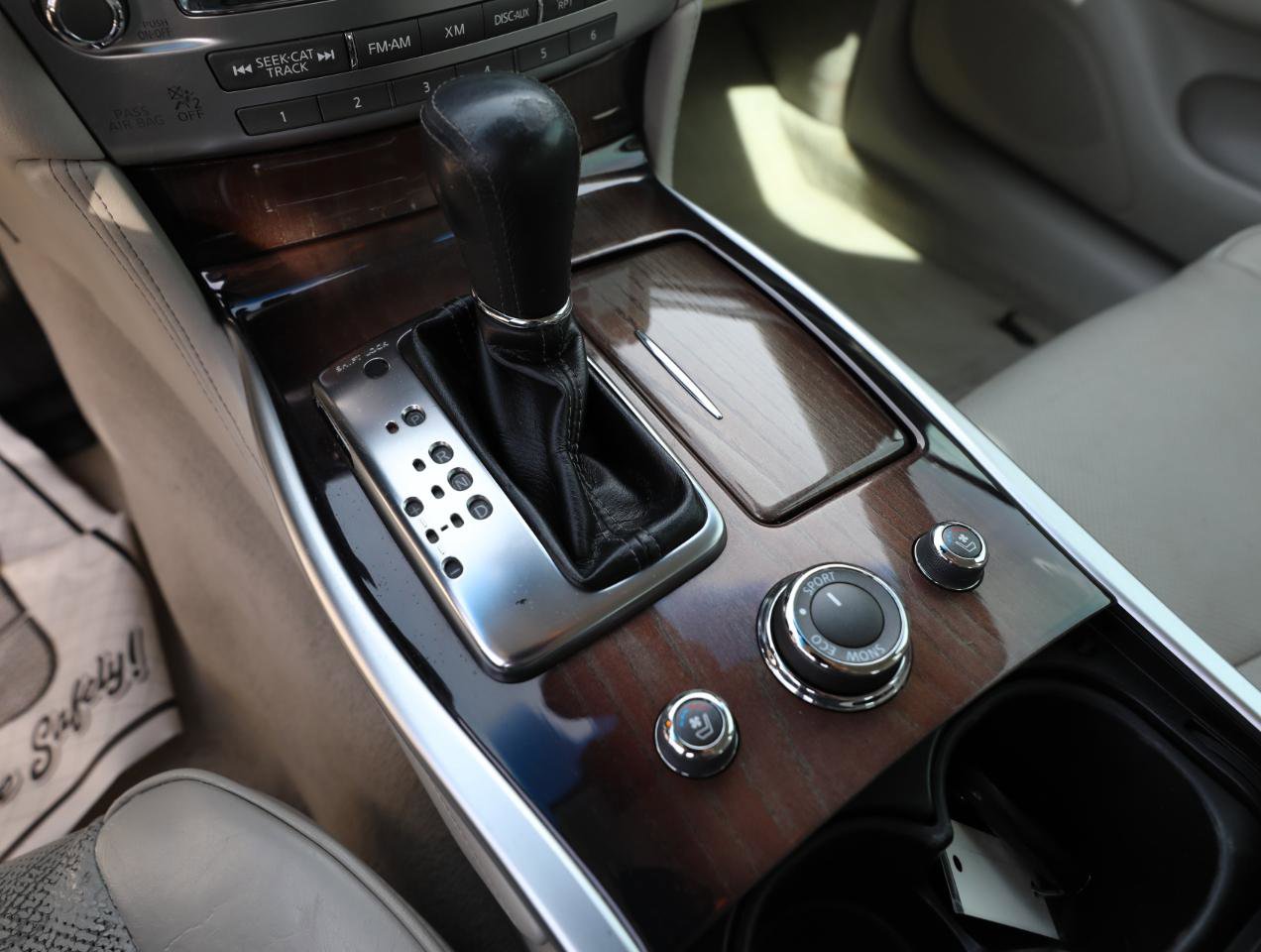 Used 2012 INFINITI M37 x w/ Deluxe Touring Pkg AWD/4WD image 19