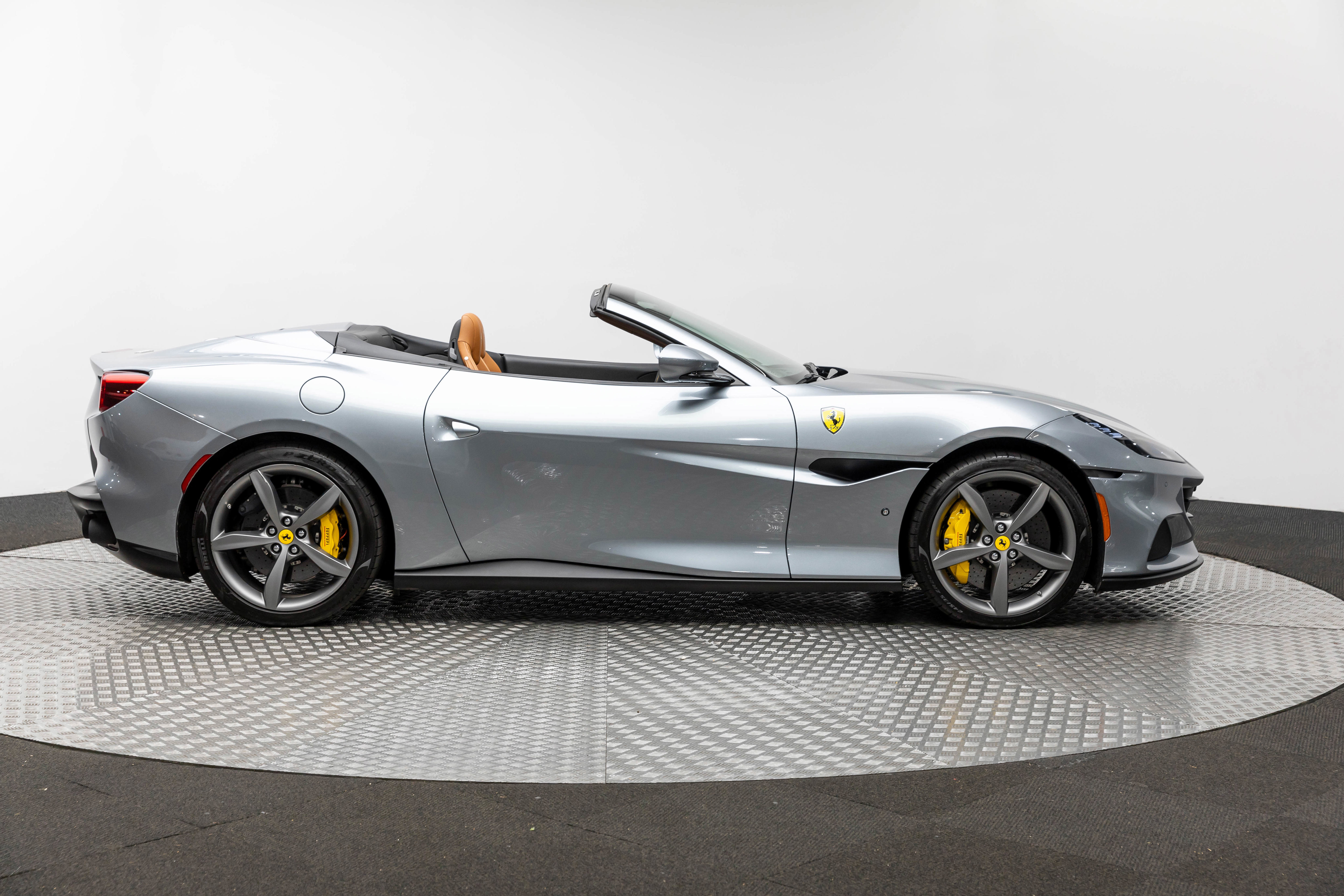 Certified 2022 Ferrari Portofino M image 9