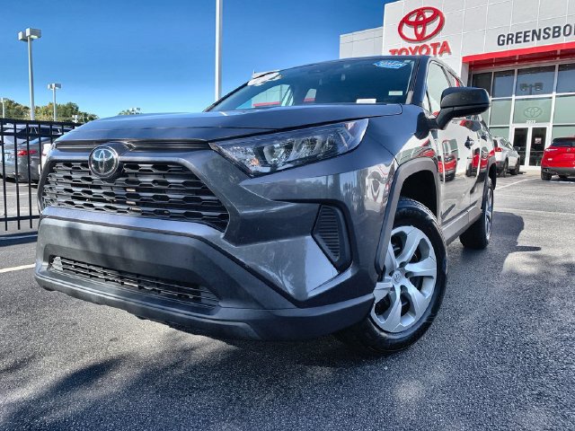 Used 2022 Toyota RAV4 LE AWD/4WD image 4