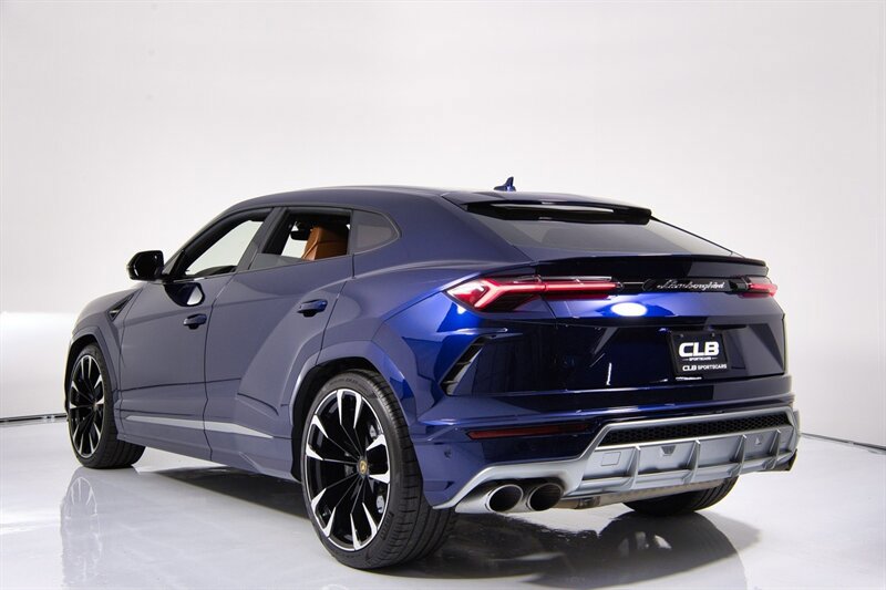 Used 2022 Lamborghini Urus AWD/4WD image 8
