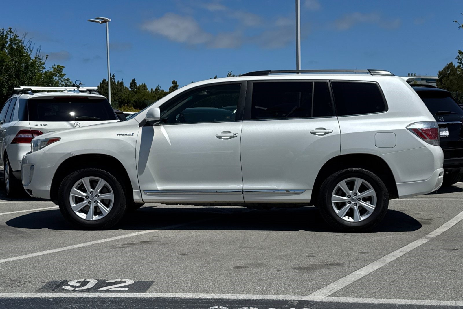 Used 2013 Toyota Highlander 4WD Hybrid w/ Leather Premium Pkg image 2