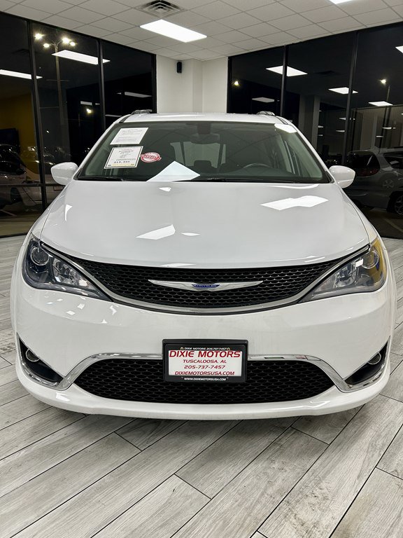 Used 2017 Chrysler Pacifica Touring-L w/ Tire & Wheel Group image 2