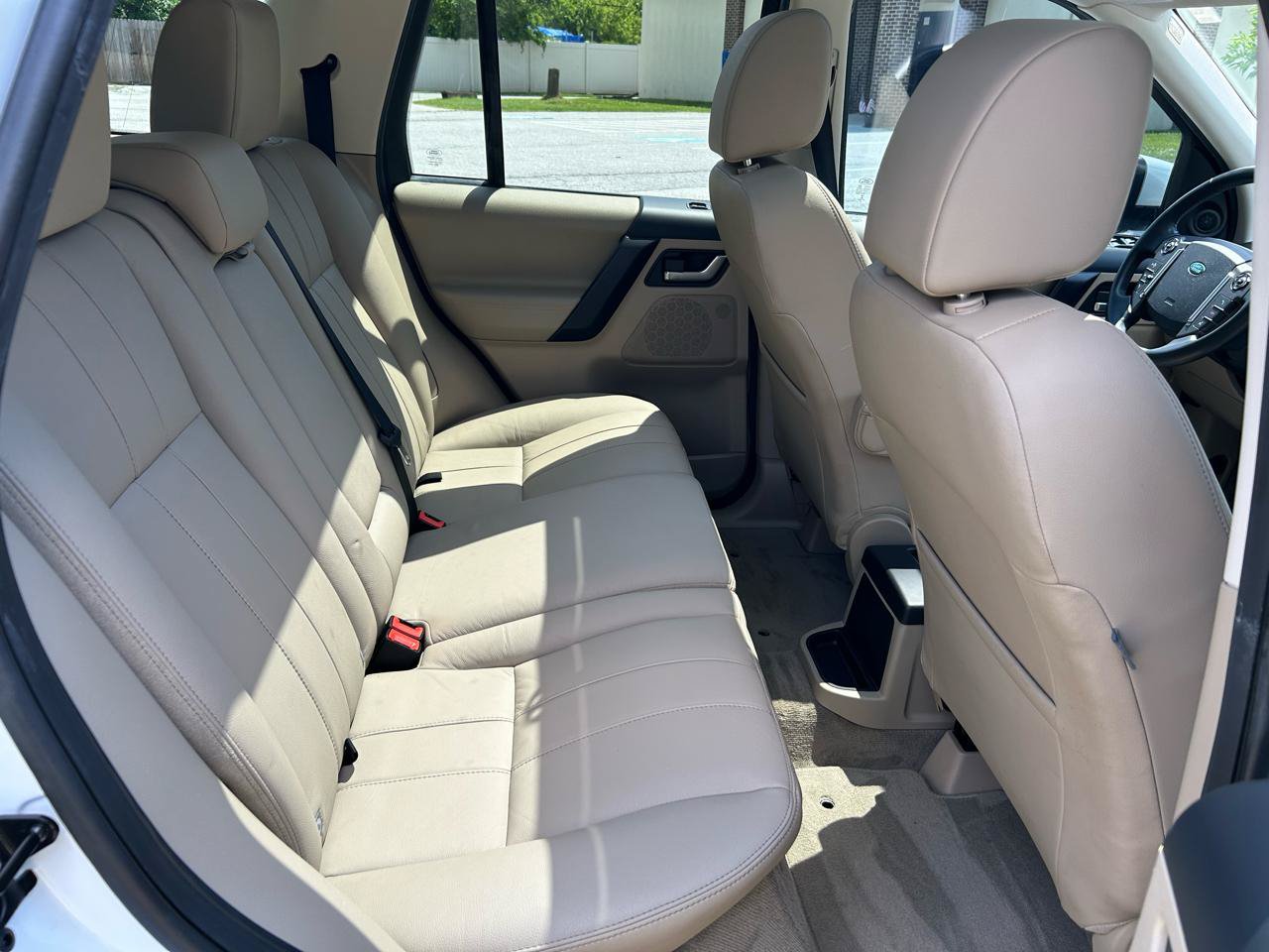 Used 2014 Land Rover LR2 HSE AWD/4WD image 17