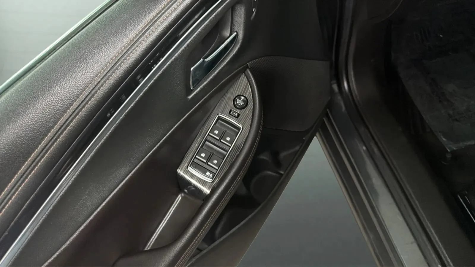 Used 2018 Chevrolet Impala LT FWD image 17