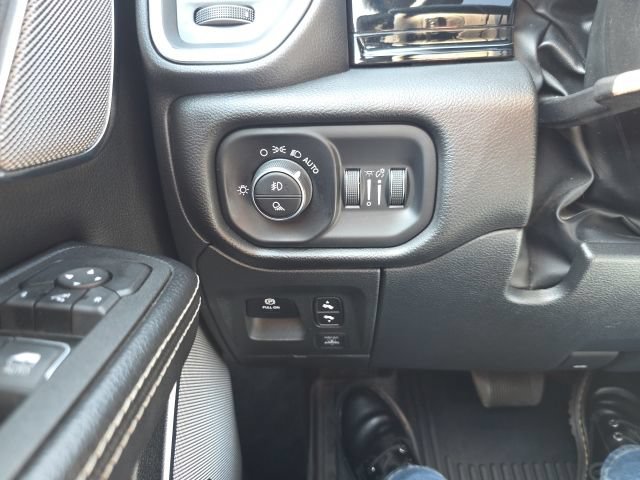 Used 2025 RAM 1500 Laramie w/ Advanced Safety Group II AWD/4WD image 18