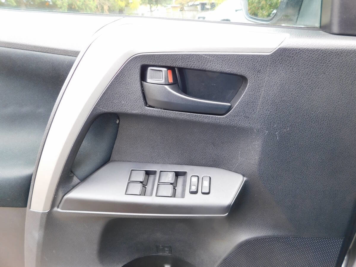 Used 2016 Toyota RAV4 LE image 17