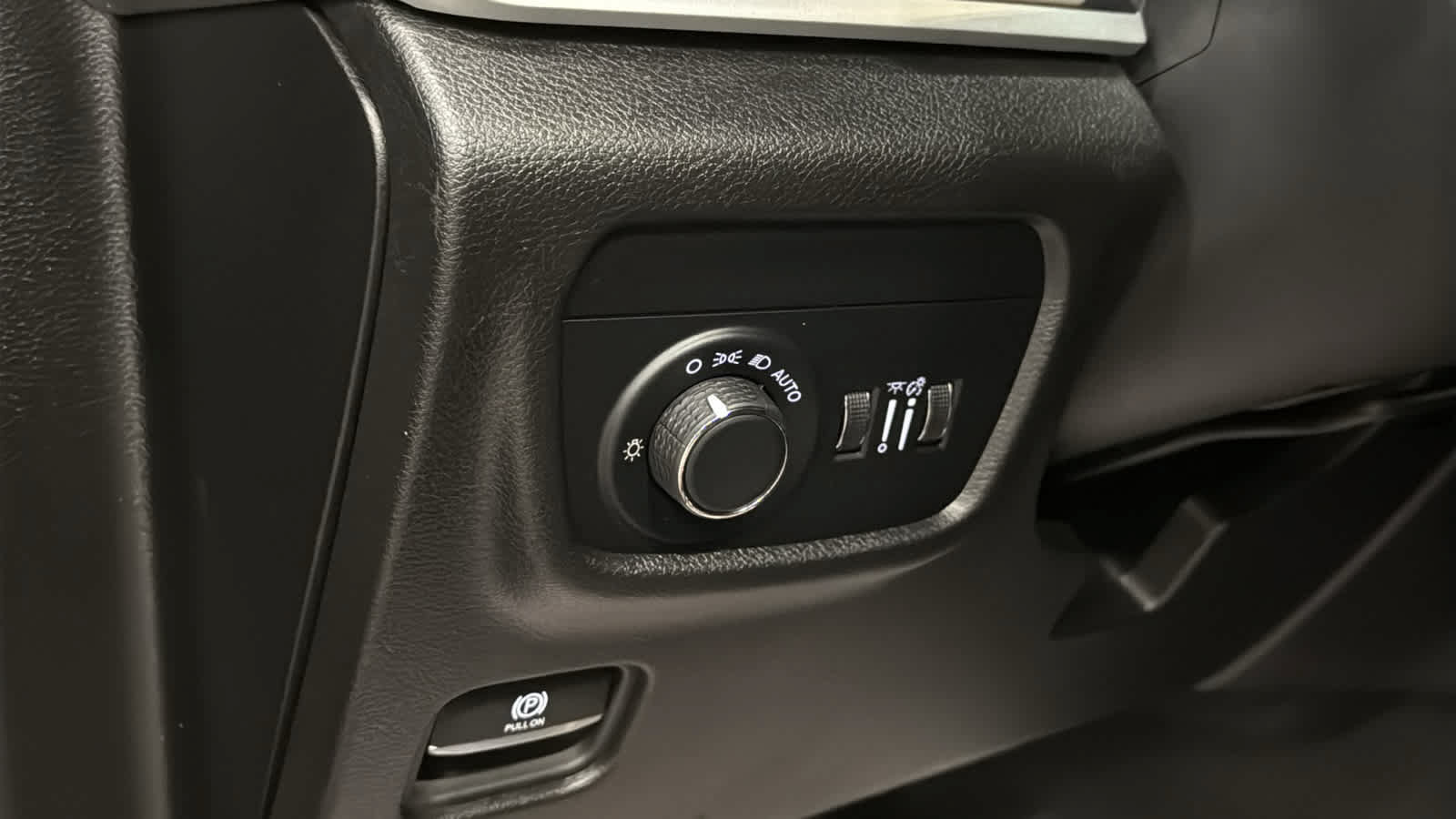 Certified 2023 Jeep Grand Cherokee L Laredo AWD/4WD image 23