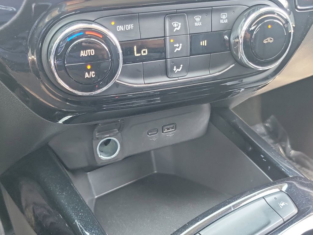 Used 2025 Chevrolet Trax LT FWD image 12