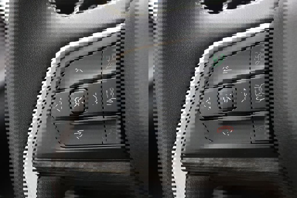 Used 2023 Jeep Grand Cherokee L Limited w/ Luxury Tech Group II image 21