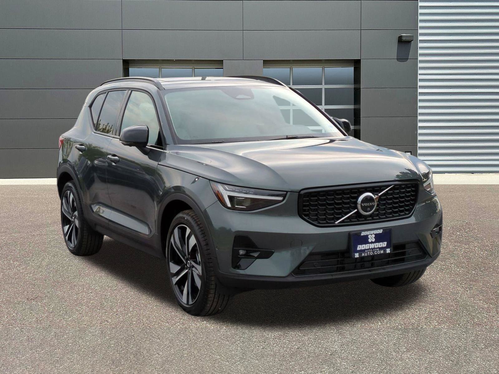 New 2026 Volvo XC40 B5 Ultra w/ Climate Package