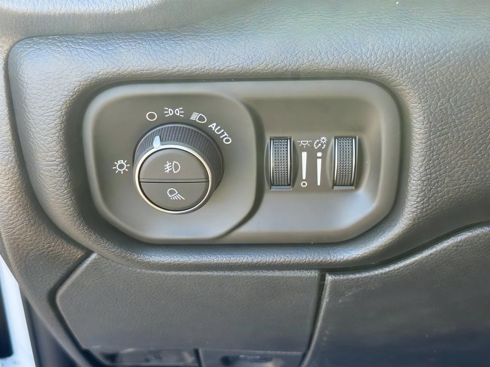 New 2026 RAM 2500 Laramie AWD/4WD image 23