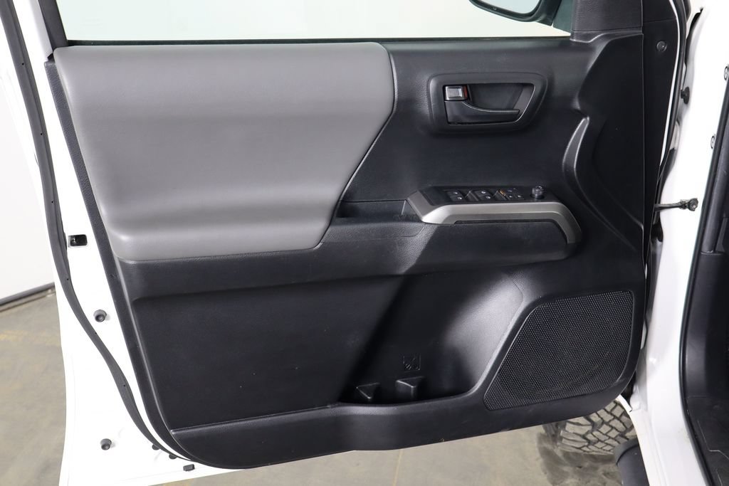 Used 2022 Toyota Tacoma SR5 w/ Technology Package RWD image 19