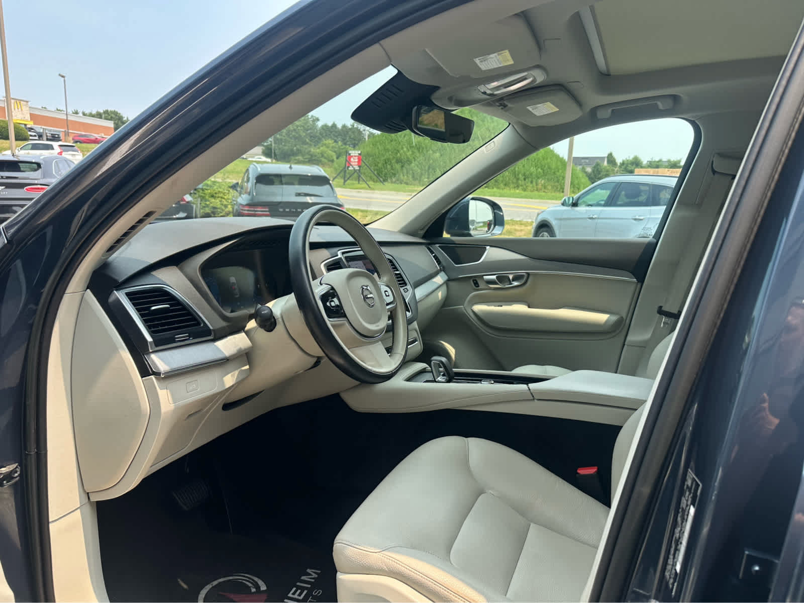 Used 2023 Volvo XC90 B5 Core w/ Protection Package Premier AWD/4WD image 8