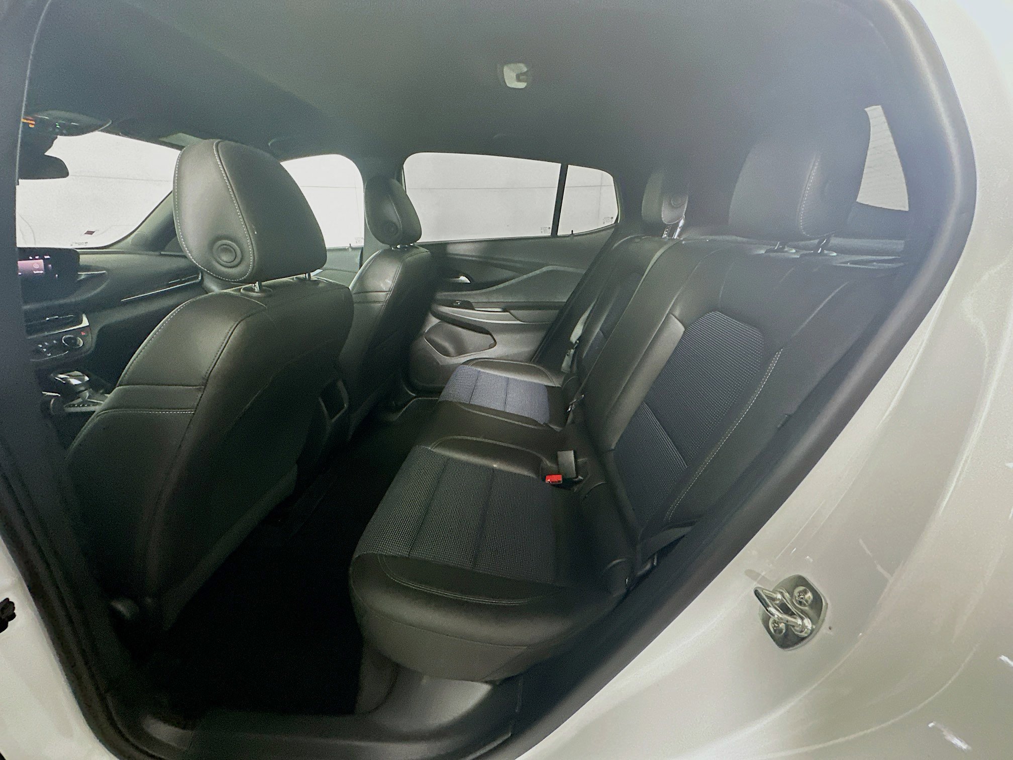 Used 2025 Buick Envista Preferred FWD image 28