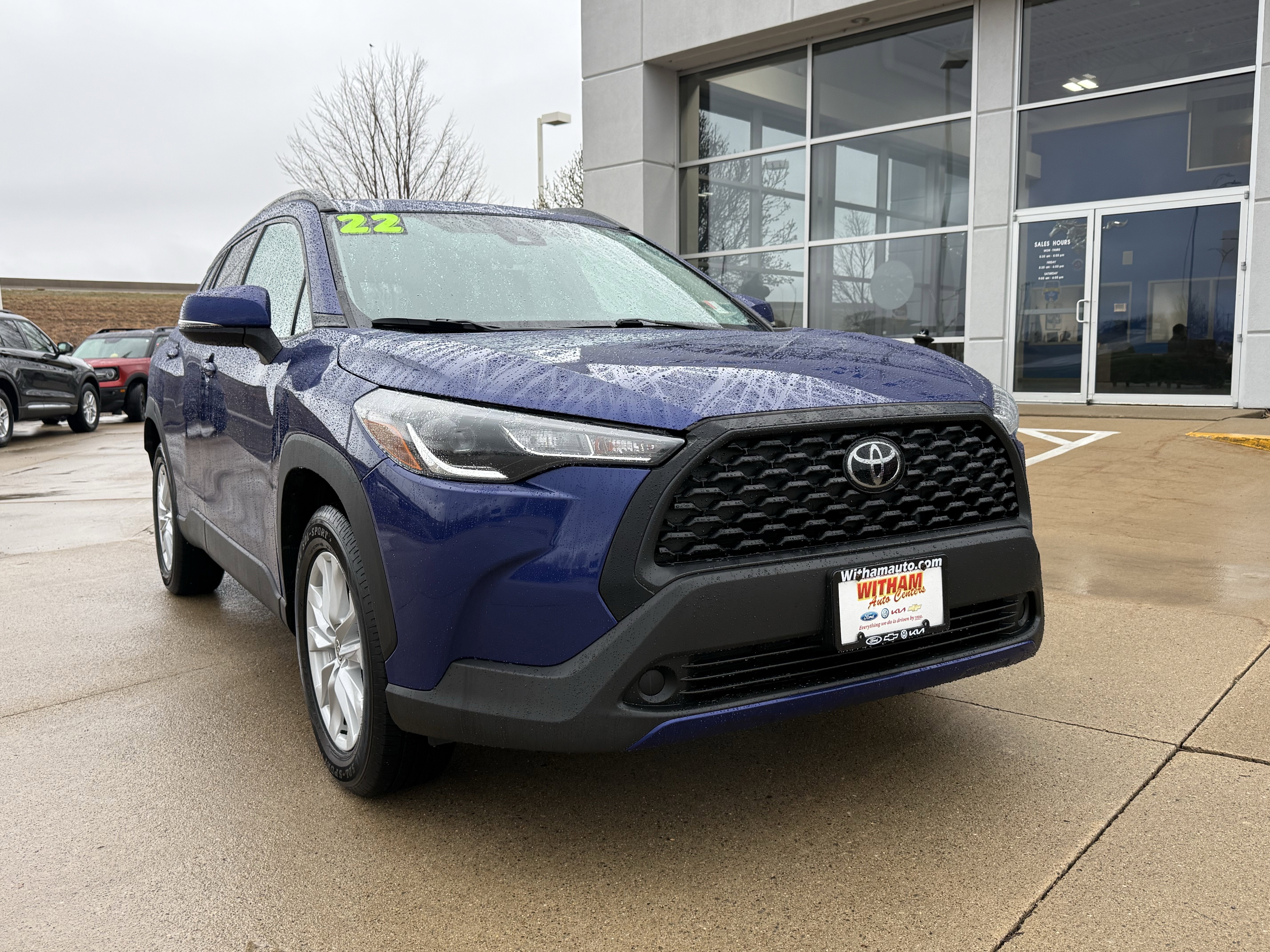 Used 2022 Toyota Corolla Cross LE w/ Moonroof Package image 2