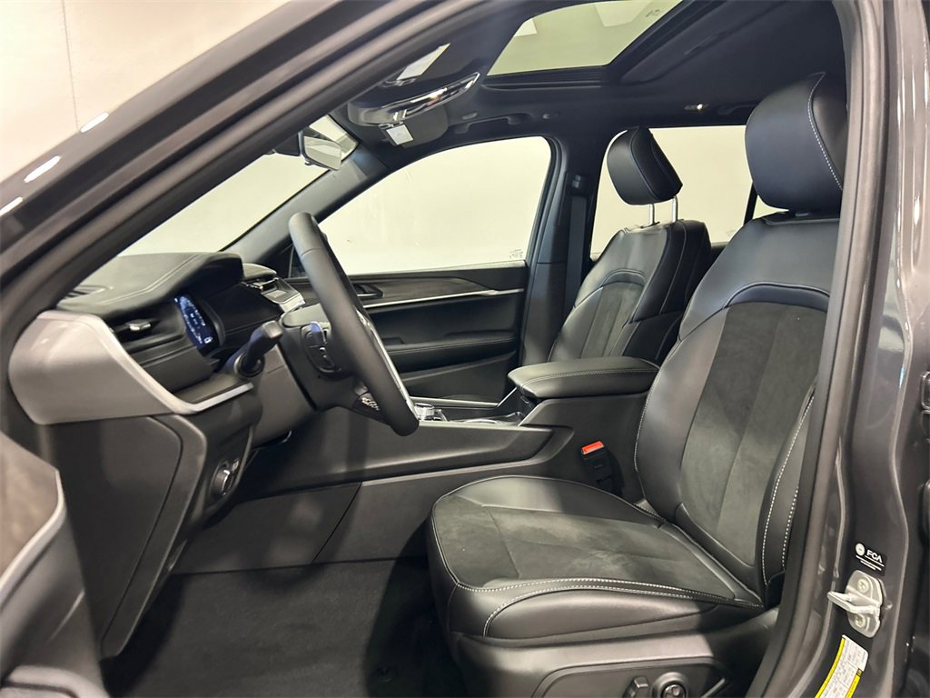 New 2026 Jeep Grand Cherokee Laredo image 16