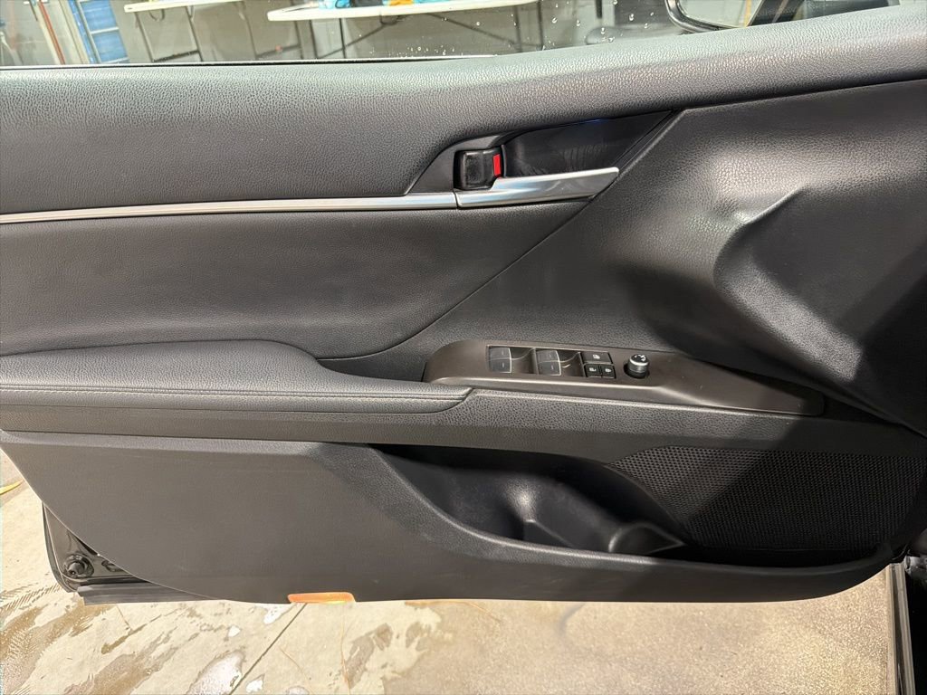 Used 2023 Toyota Camry XSE image 11