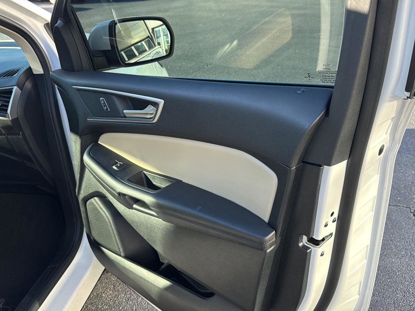 Used 2022 Ford Edge SEL w/ Convenience Package image 13