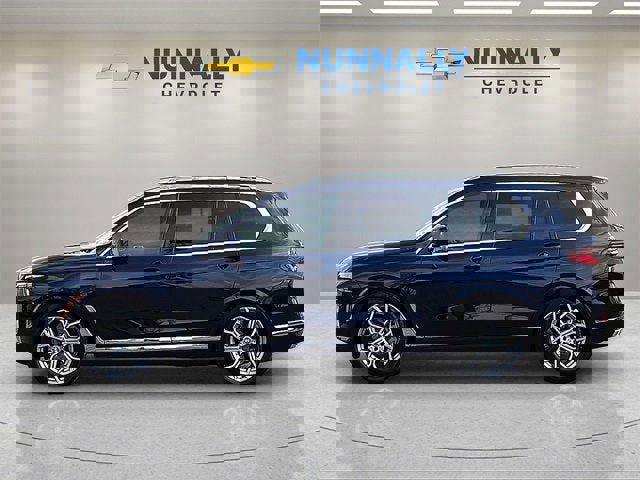 Used 2025 BMW X7 xDrive40i w/ Executive Package image 2