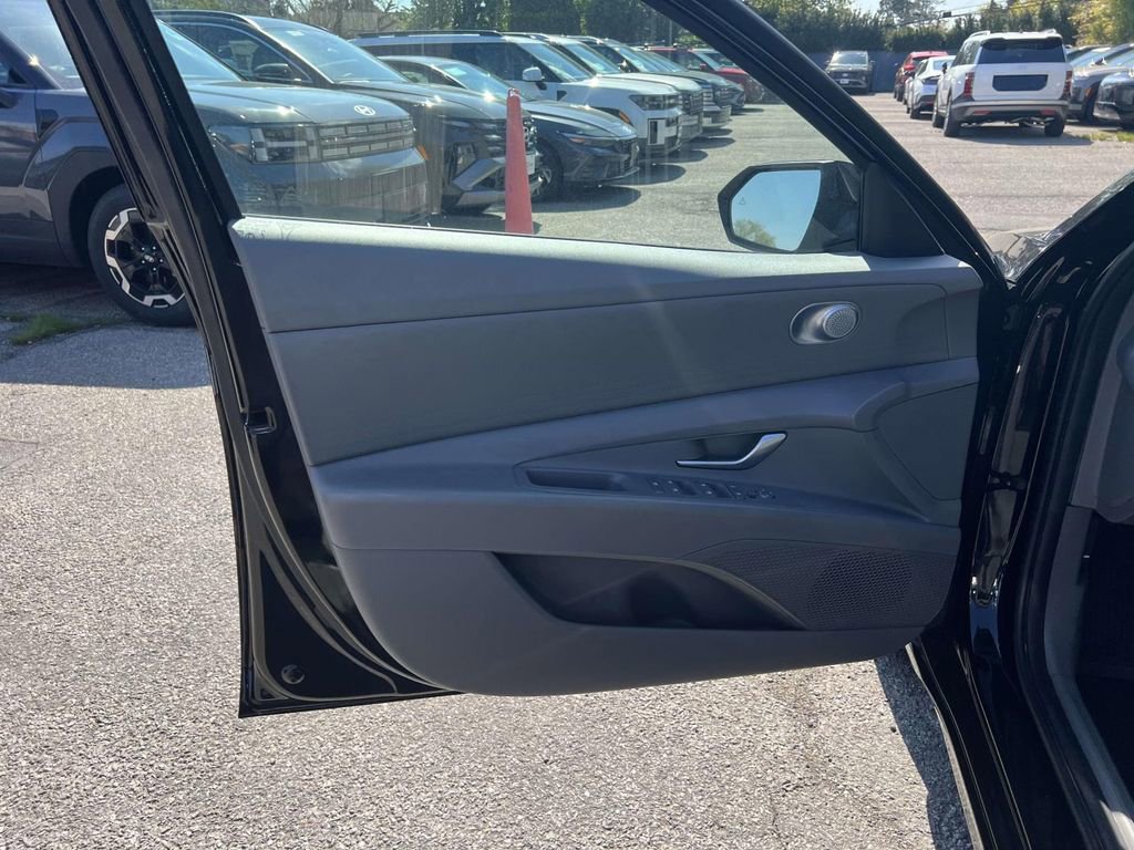 Used 2023 Hyundai Elantra SEL w/ Cargo Package FWD image 15