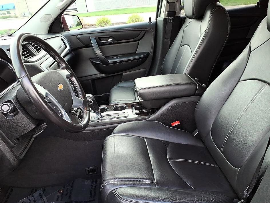 Used 2017 Chevrolet Traverse LT image 16