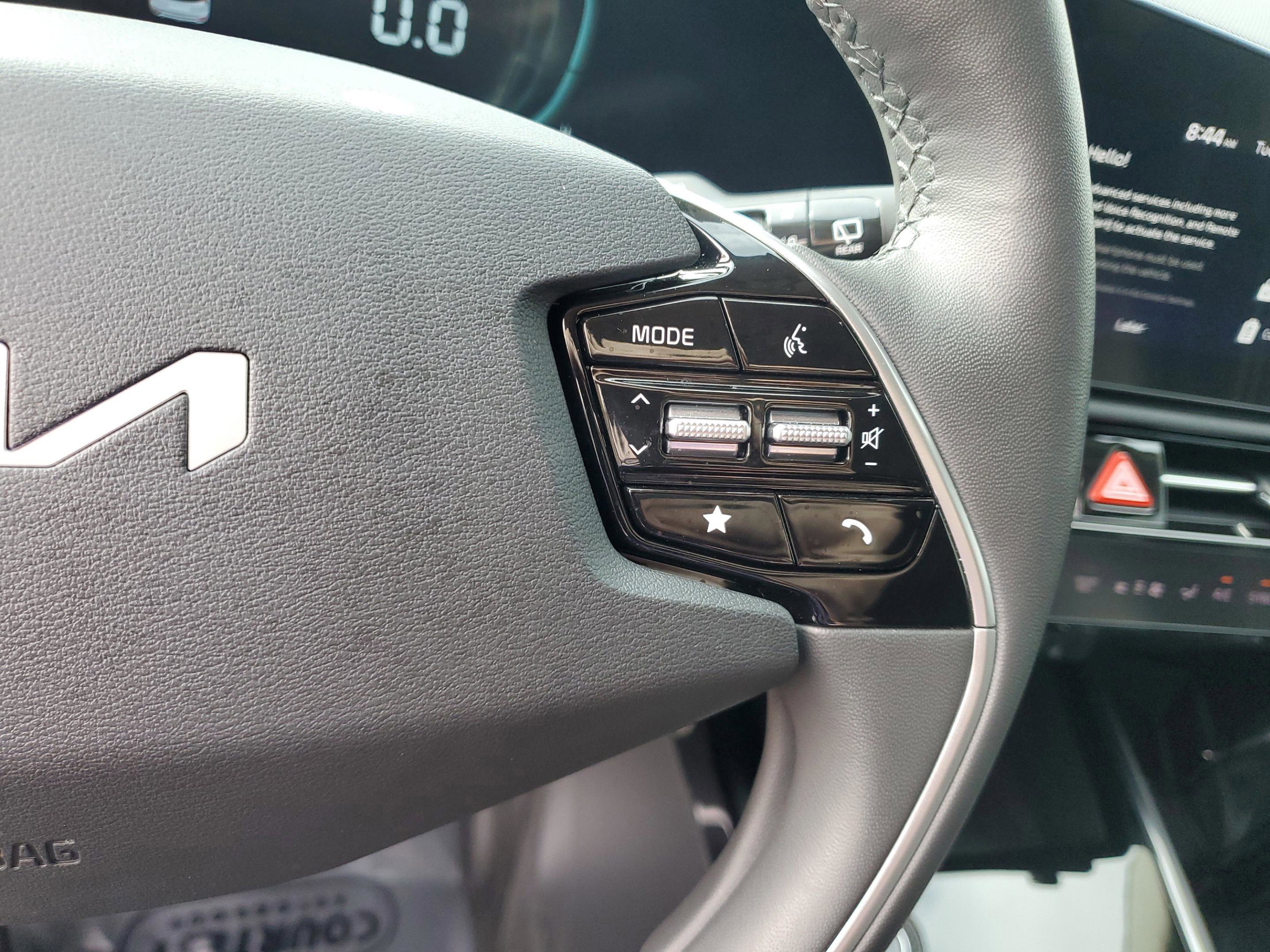 Certified 2024 Kia Niro SX Touring image 30