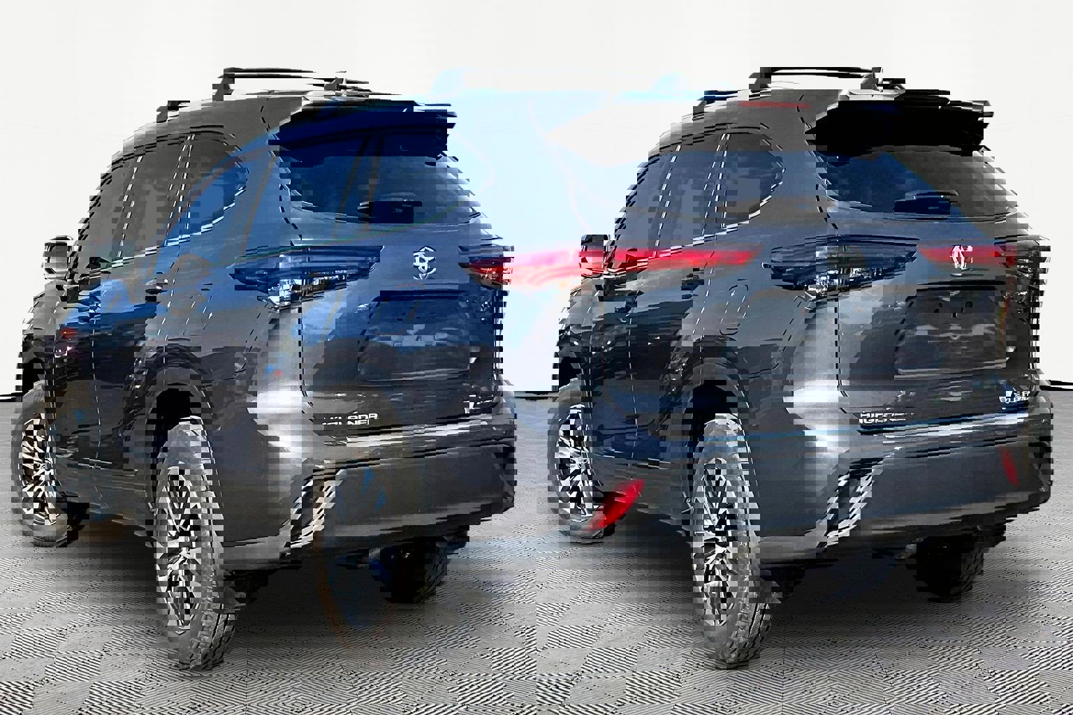 Used 2023 Toyota Highlander XLE image 4