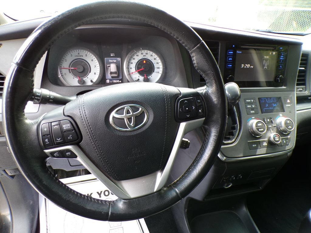 Used 2016 Toyota Sienna SE FWD image 12