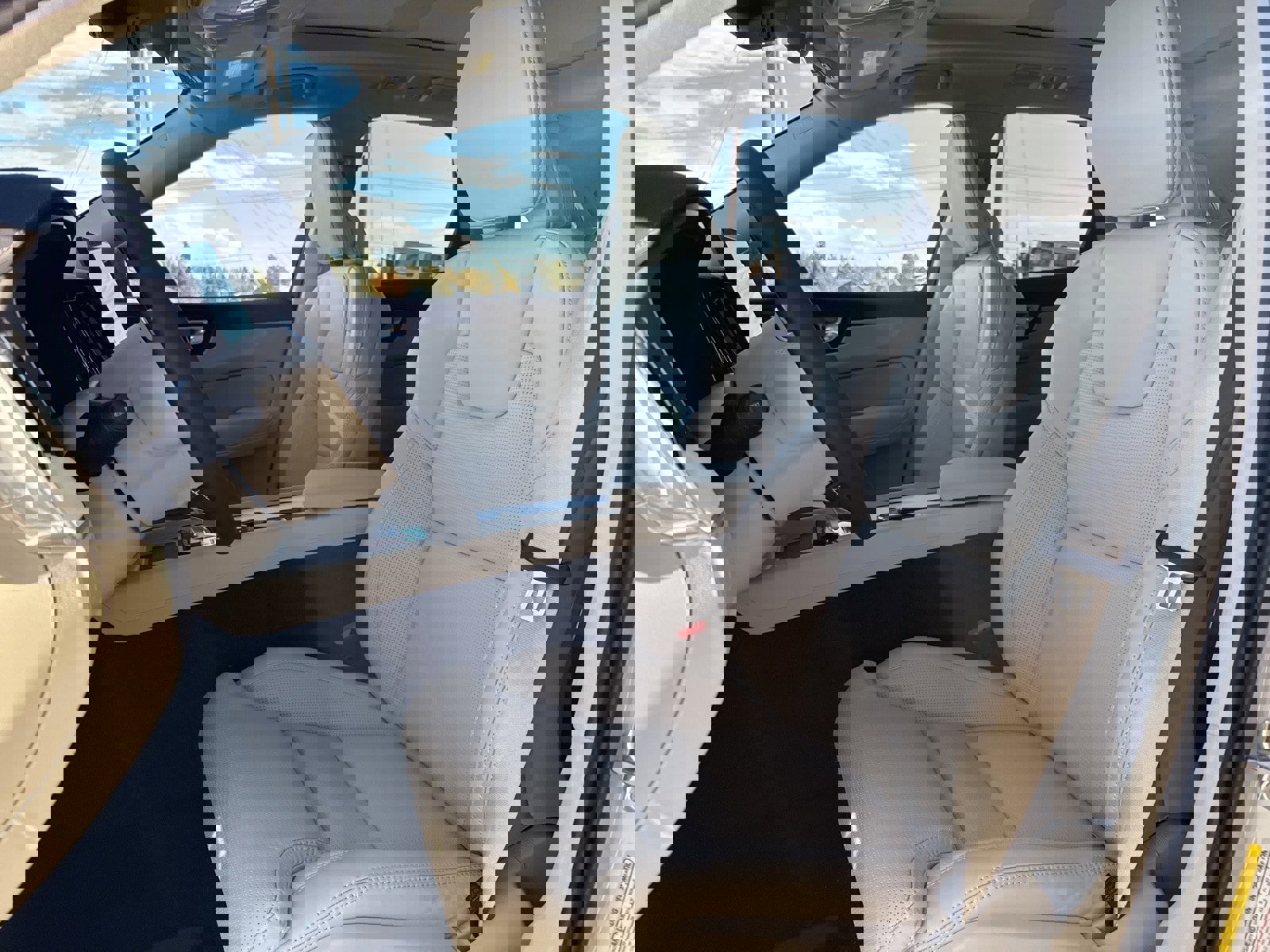 New 2026 Volvo XC60 B5 Ultra w/ Climate Package image 9