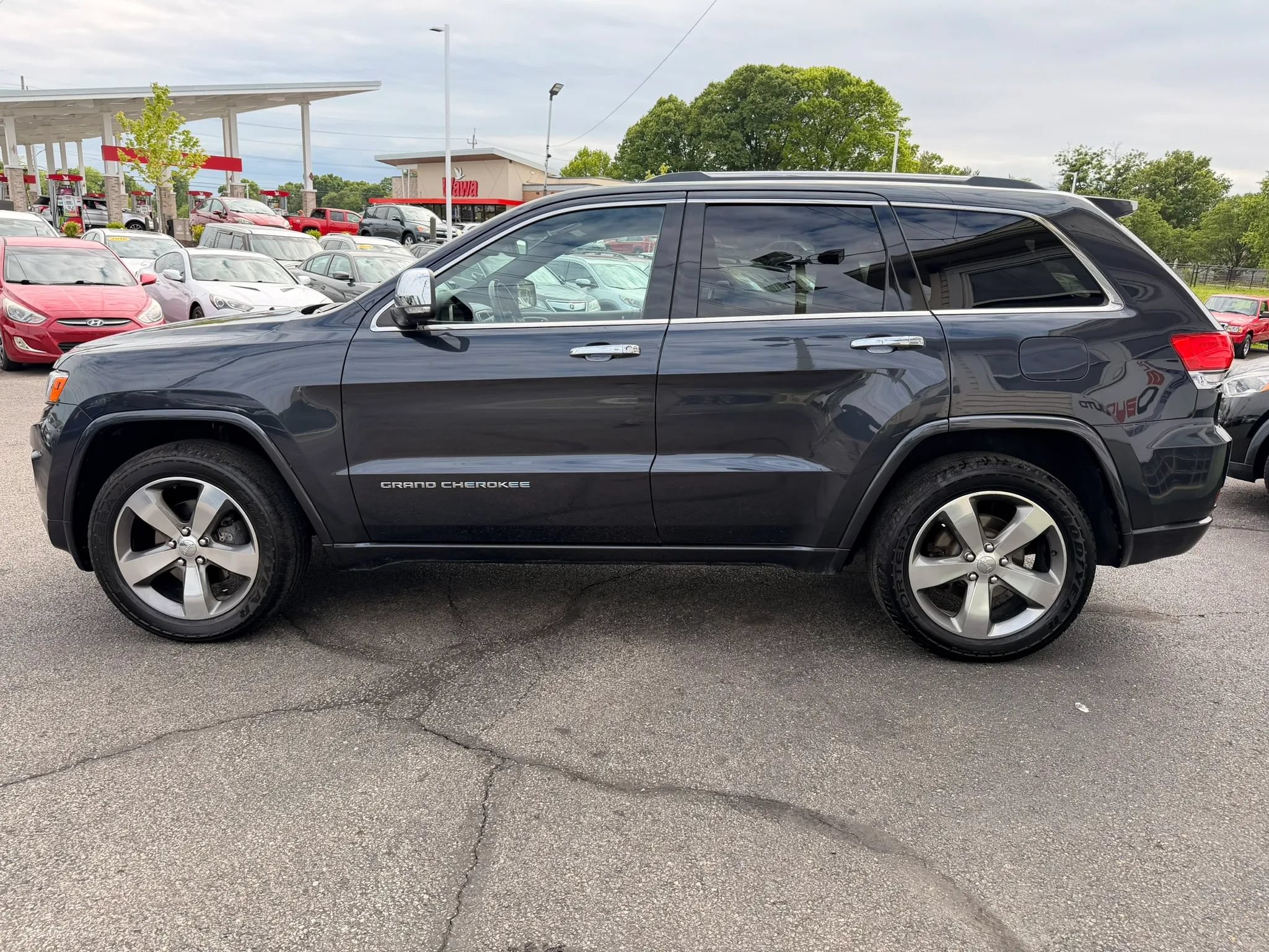 Used 2014 Jeep Grand Cherokee Overland AWD/4WD image 2