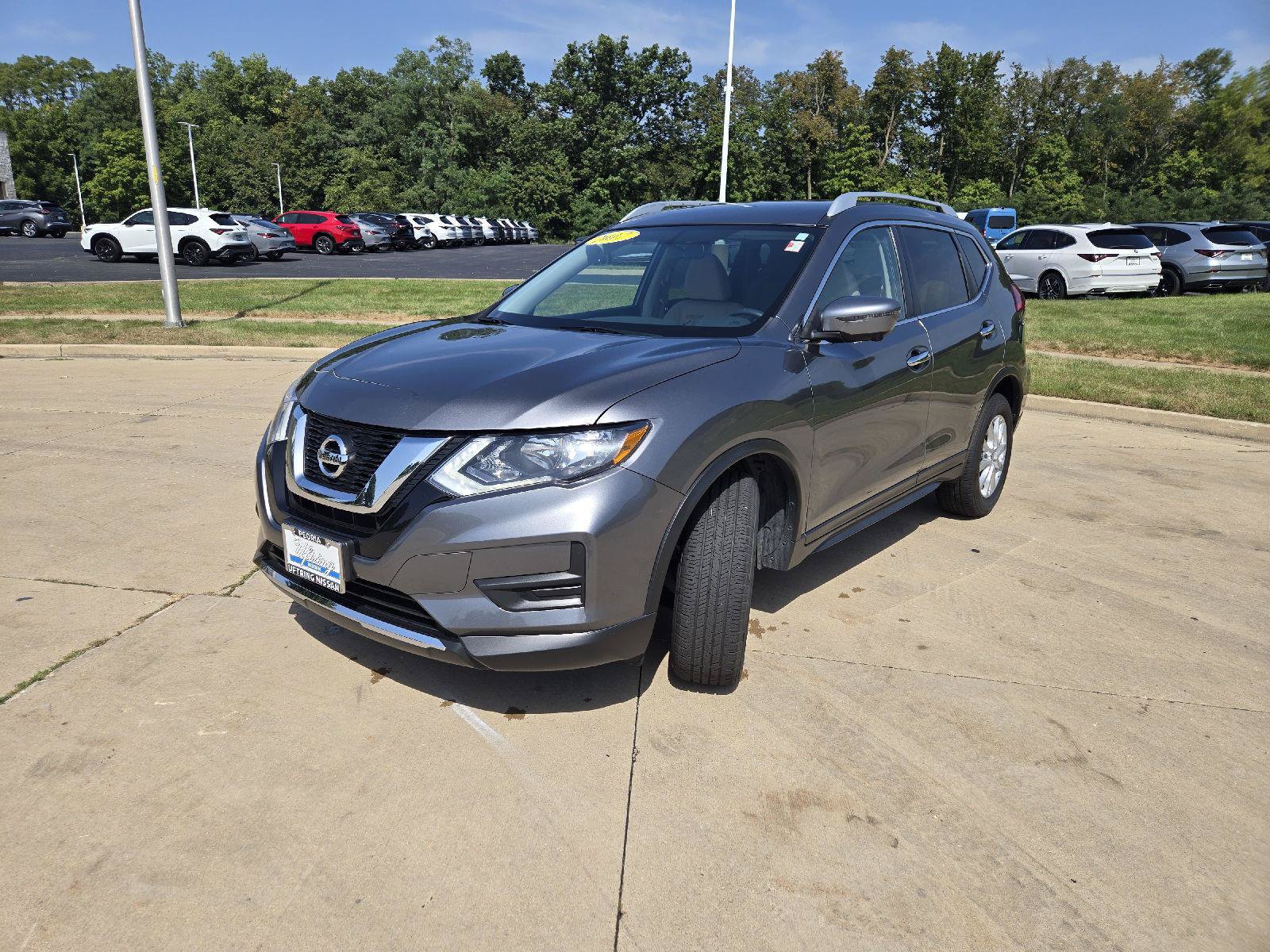 Used 2017 Nissan Rogue SV w/ SV Premium Package AWD/4WD image 4