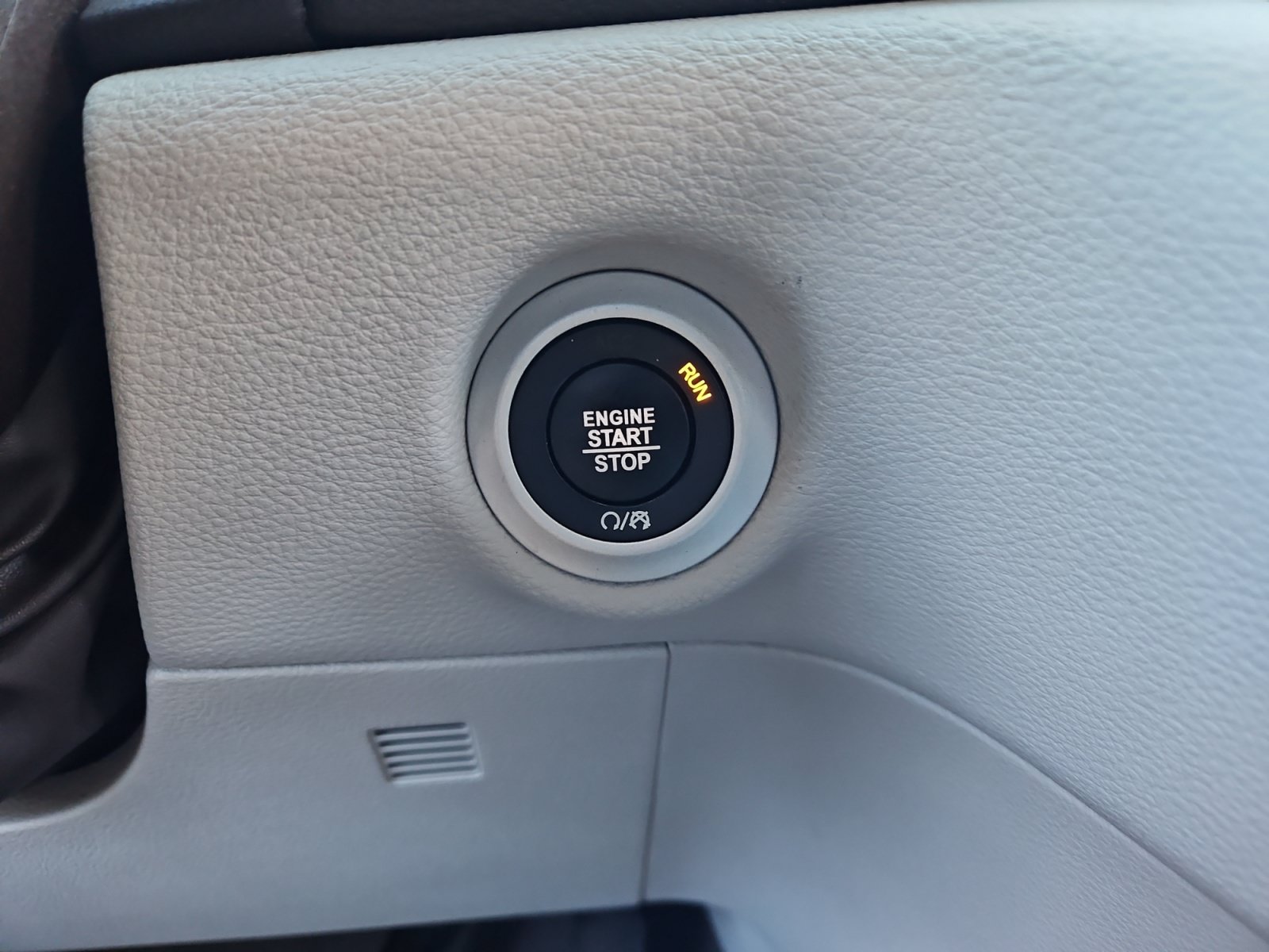 Used 2021 Chrysler Pacifica Touring-L FWD image 21