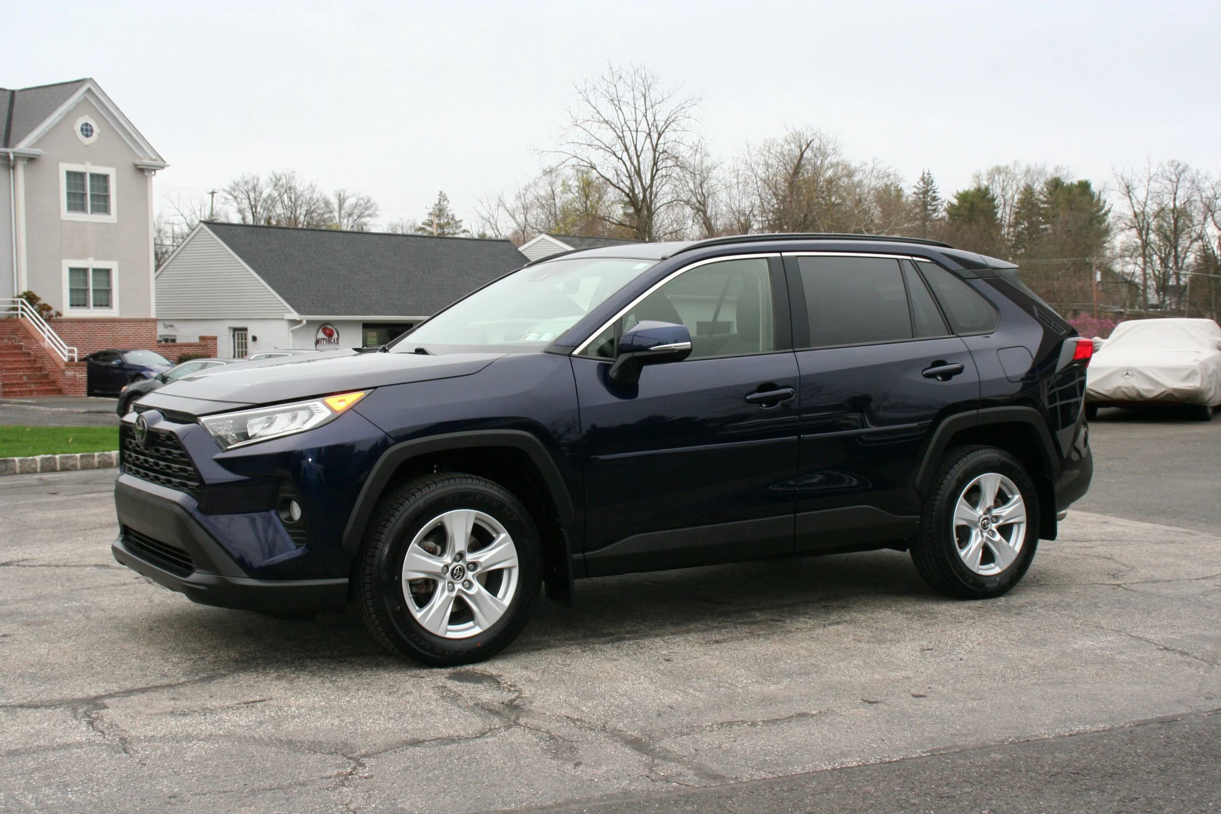 Used 2019 Toyota RAV4 XLE w/ Convenience Package image 1