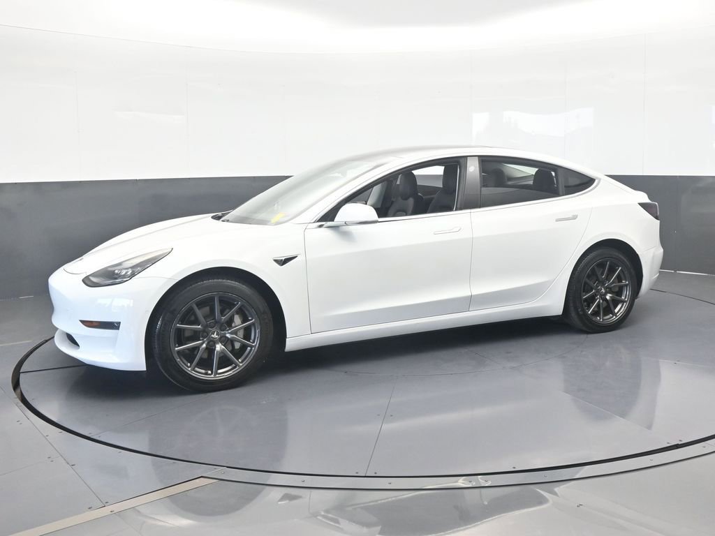Used 2019 Tesla Model 3 Standard Range Plus image 2
