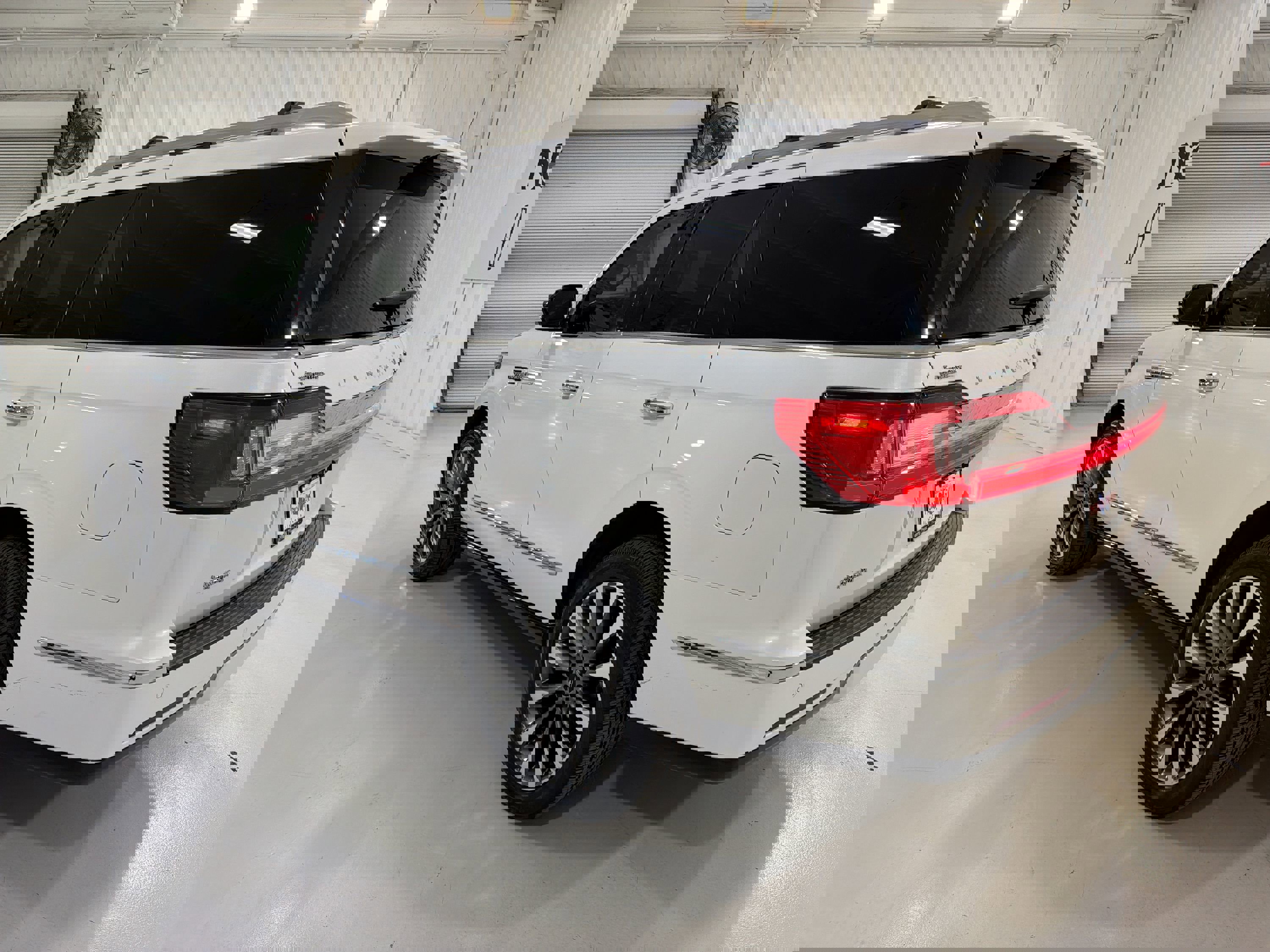 Used 2019 Lincoln Navigator Select w/ Cargo Package image 27