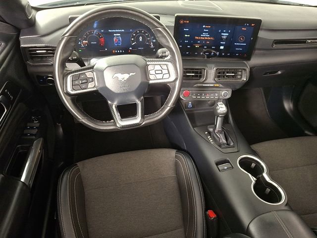 Used 2024 Ford Mustang Convertible RWD image 2
