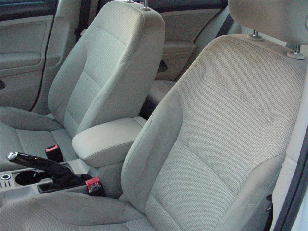 Used 2019 Volkswagen Golf S image 3