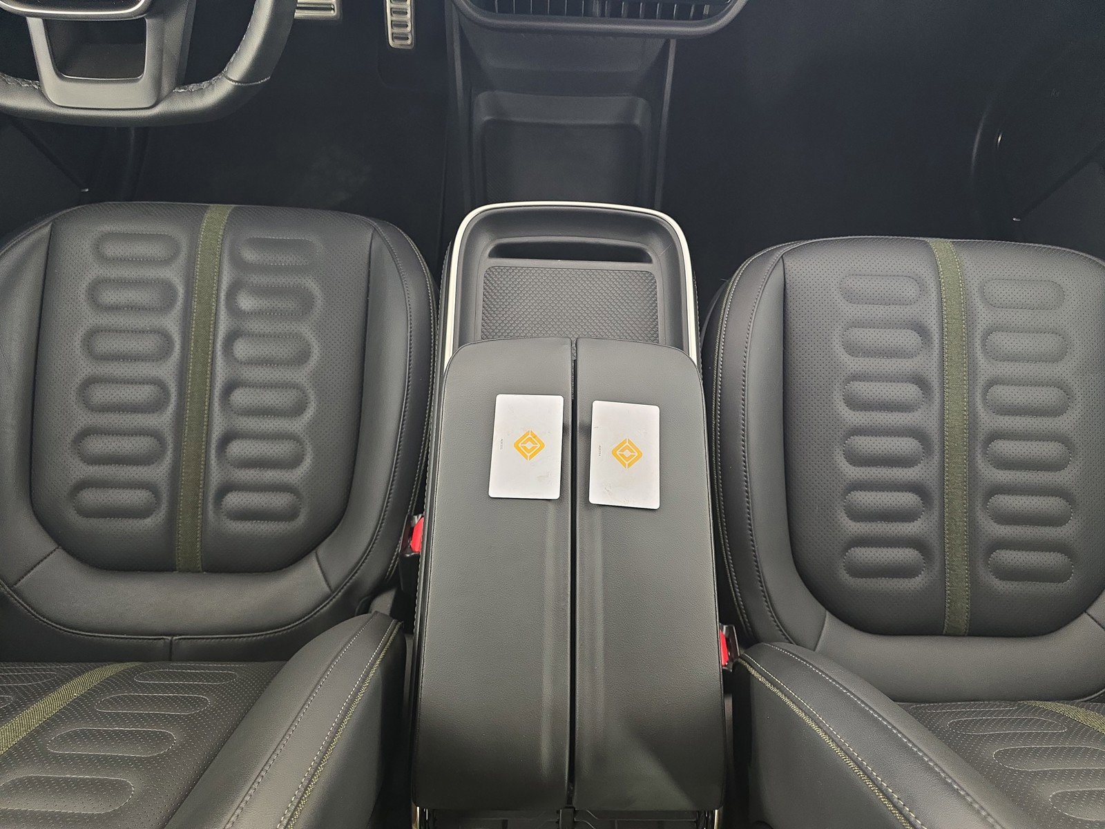 Used 2024 Rivian R1S Adventure image 31