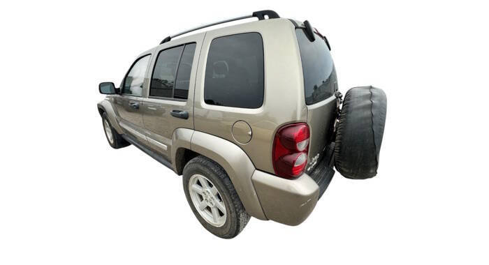 Used 2005 Jeep Liberty Limited AWD/4WD image 3
