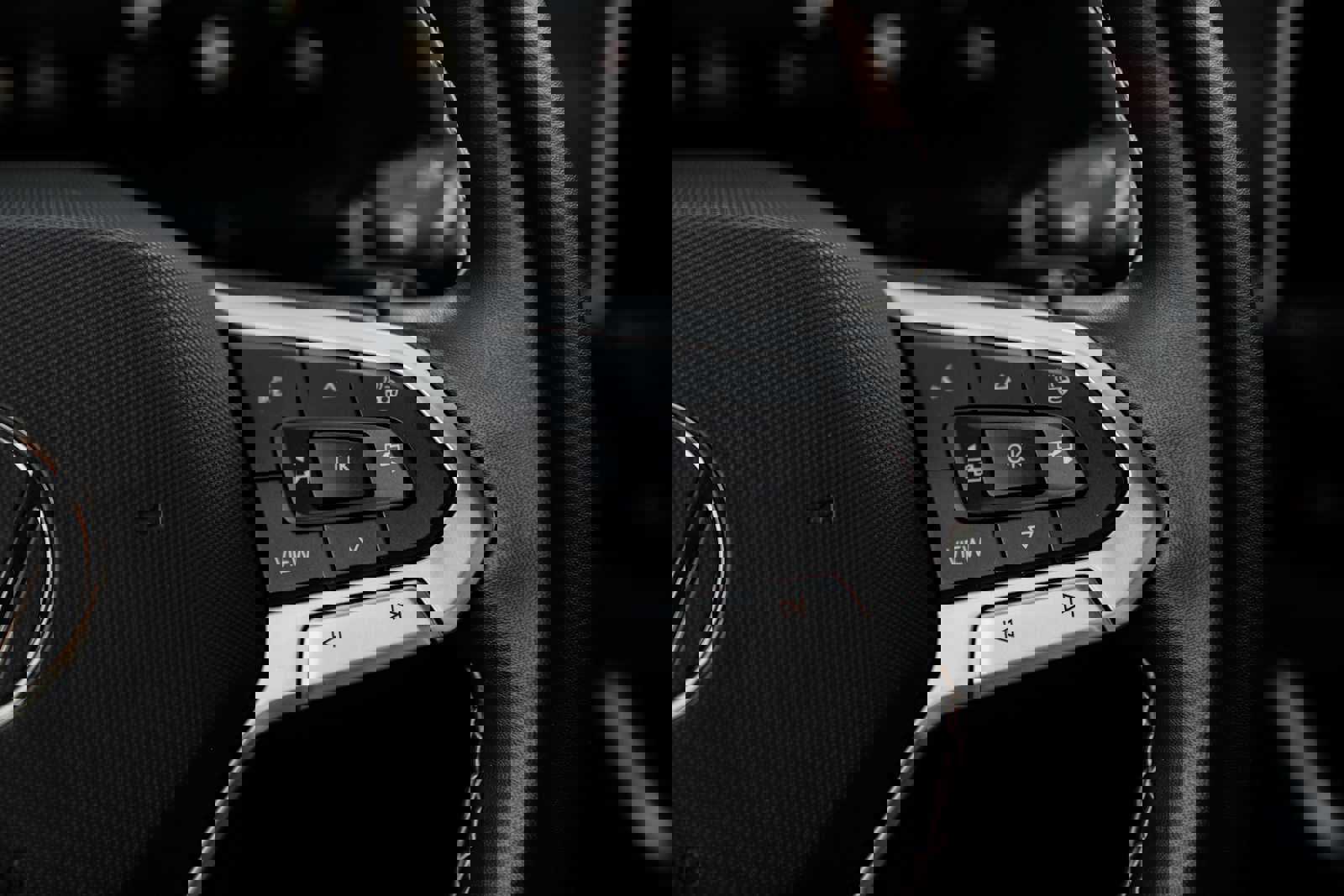 Used 2025 Volkswagen Atlas SE image 27