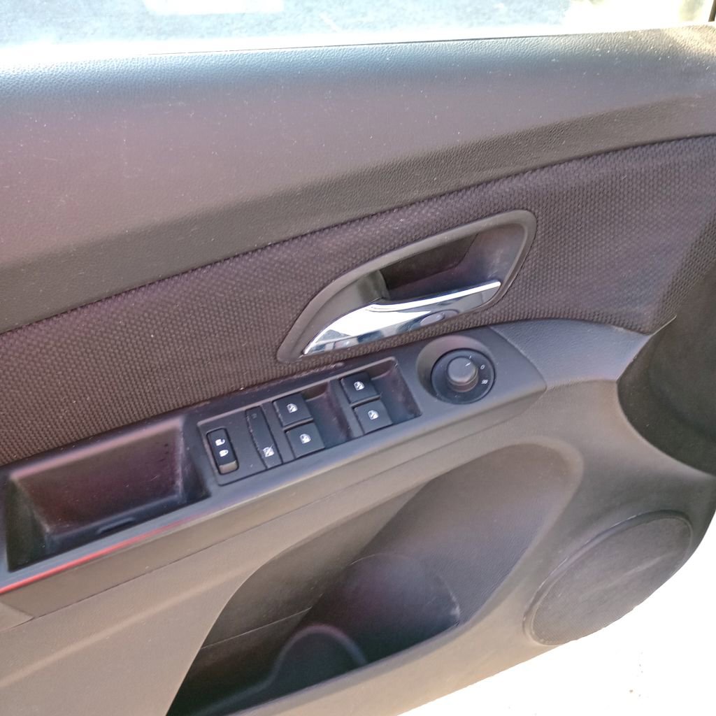 Used 2016 Chevrolet Cruze LT image 12