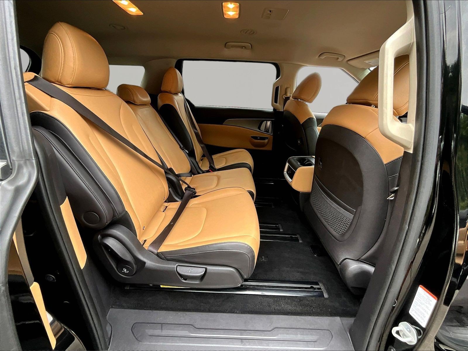 Used 2024 Kia Carnival LX FWD image 25