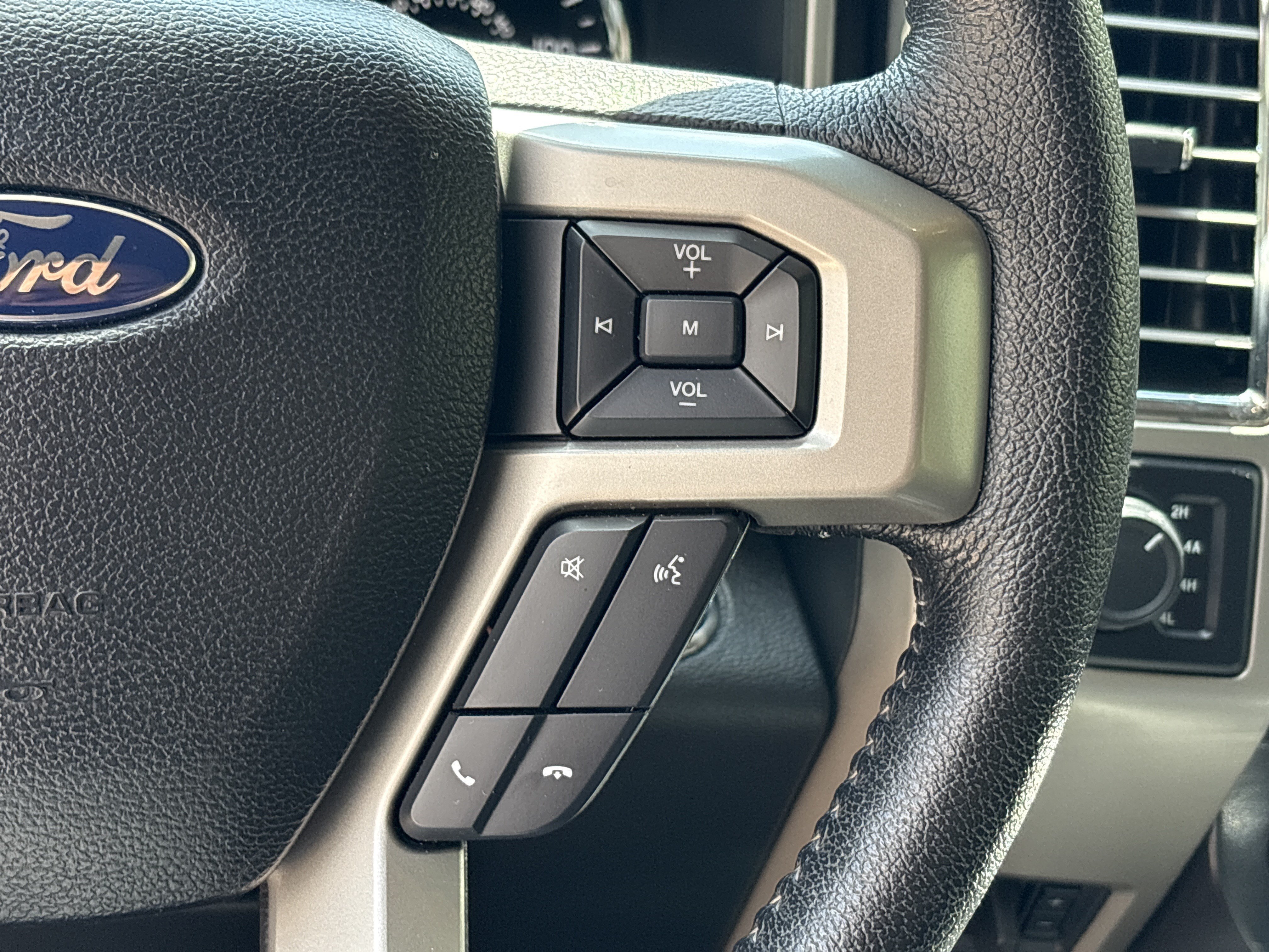 Used 2015 Ford F150 Lariat AWD/4WD image 19