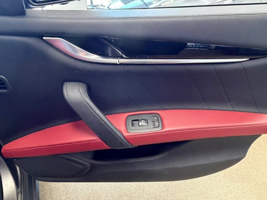 Used 2022 Maserati Ghibli Modena RWD image 45