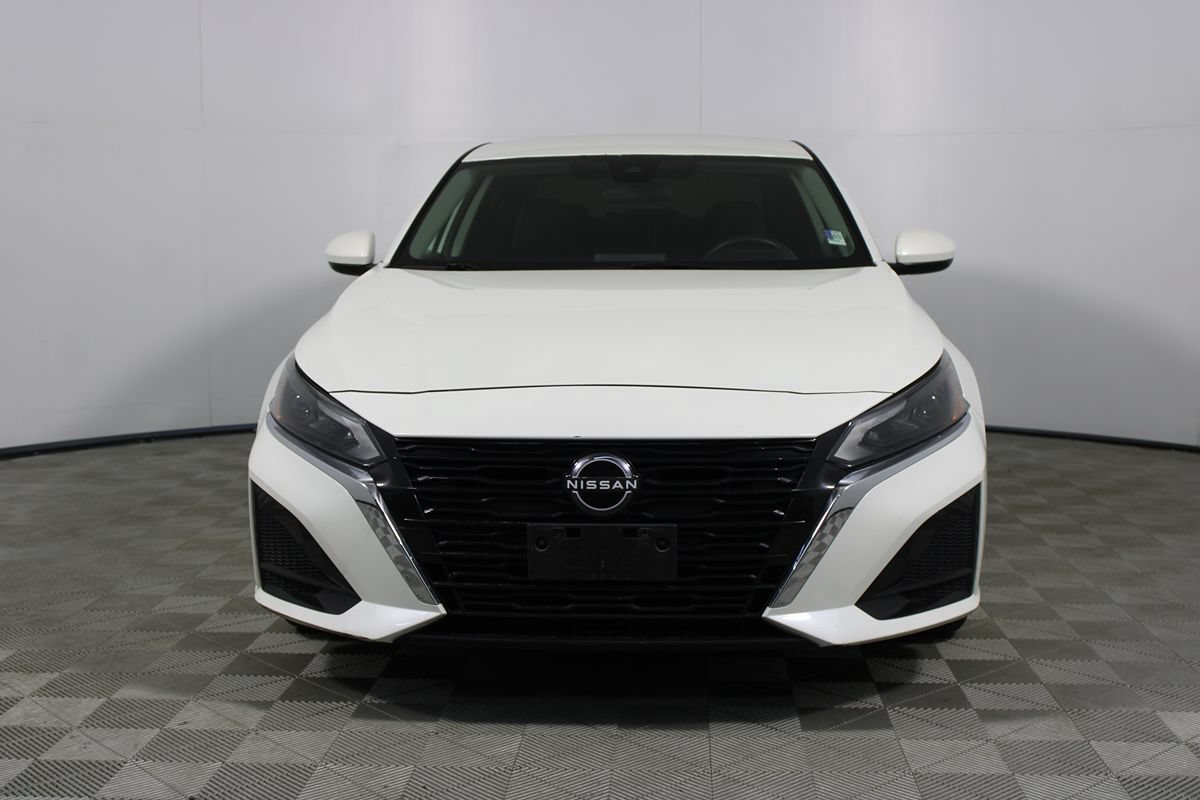 Used 2023 Nissan Altima 2.5 SV FWD image 2