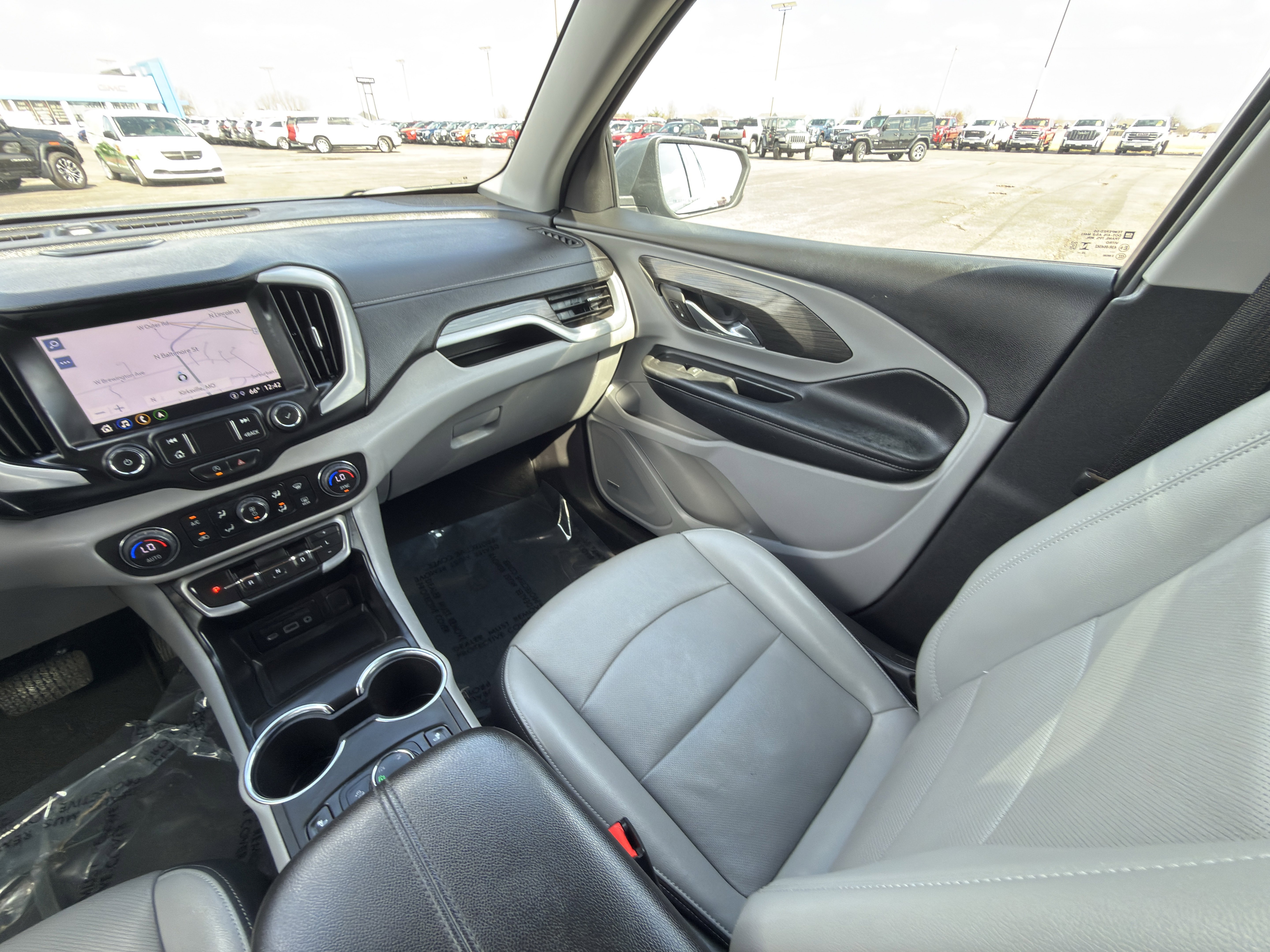 Used 2024 GMC Terrain SLT w/ Infotainment Package II image 35