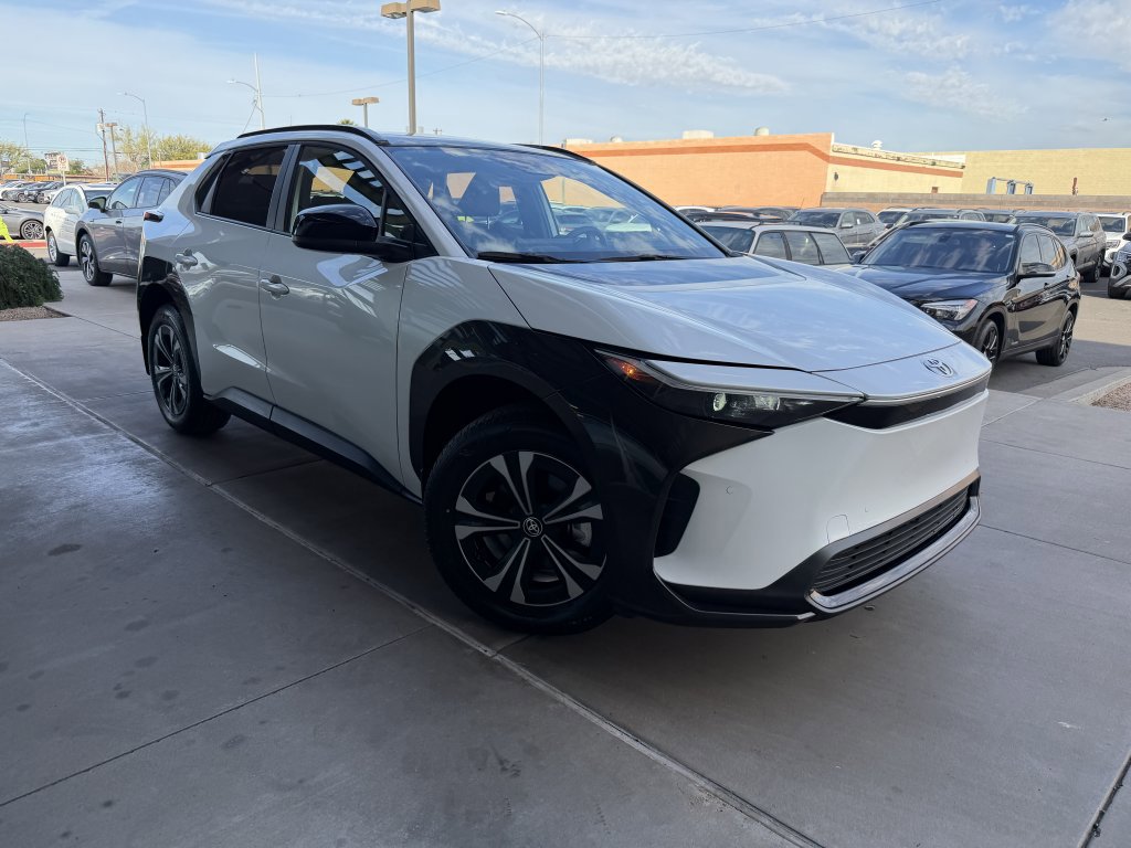 Used 2024 Toyota bZ4X XLE w/ Weather Package image 6