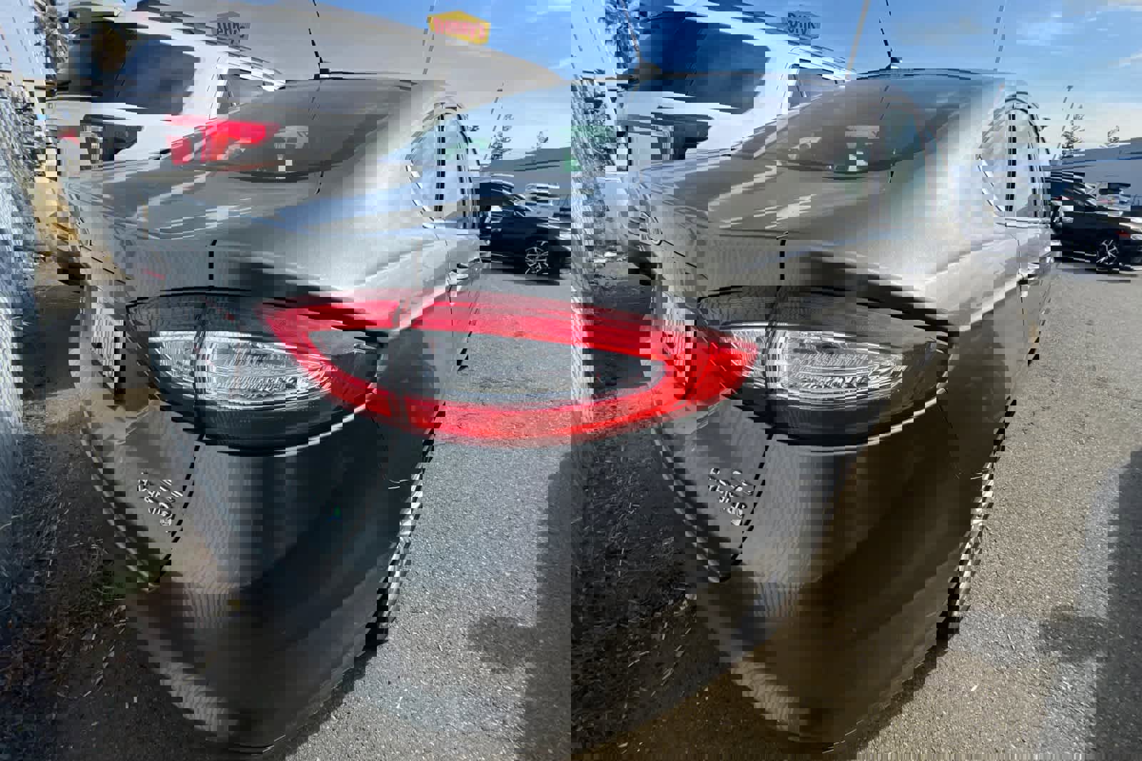 Used 2014 Ford Fusion SE image 4