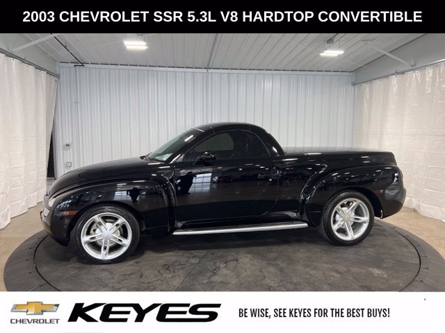 Used 2003 Chevrolet SSR w/ Preferred Equipment Group RWD image 2