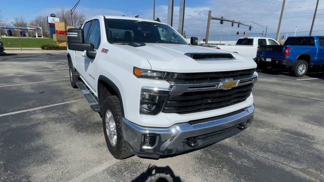 Used 2024 Chevrolet Silverado 2500 LT AWD/4WD image 4